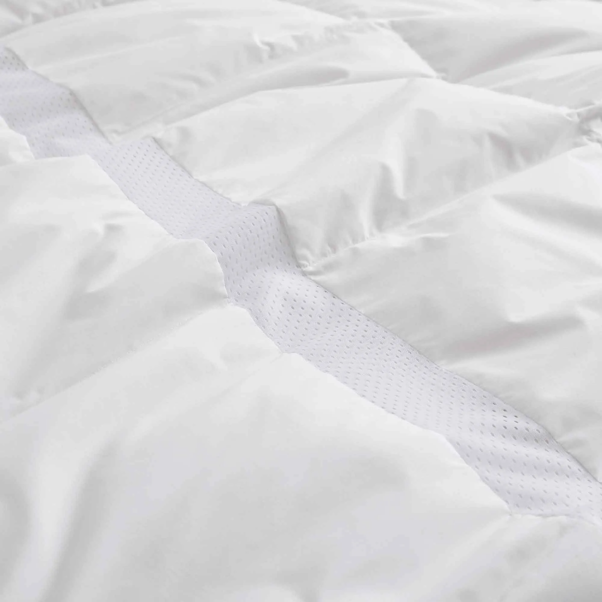 Ultra Lightweight Cooling Down Comforter for Hot Sleepers