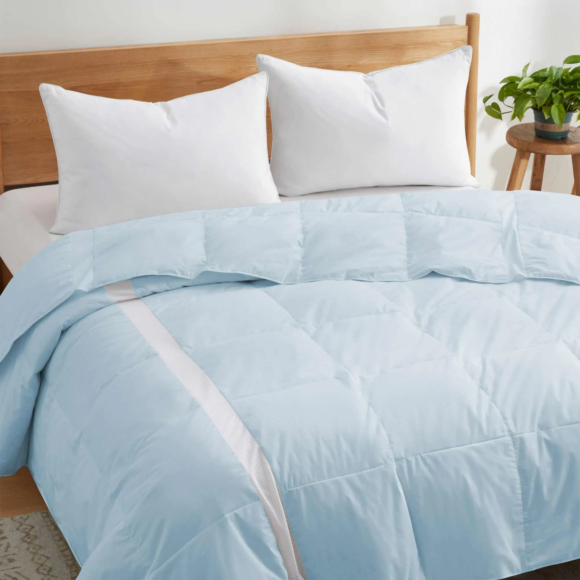 Ultra Lightweight Cooling Down Comforter for Hot Sleepers