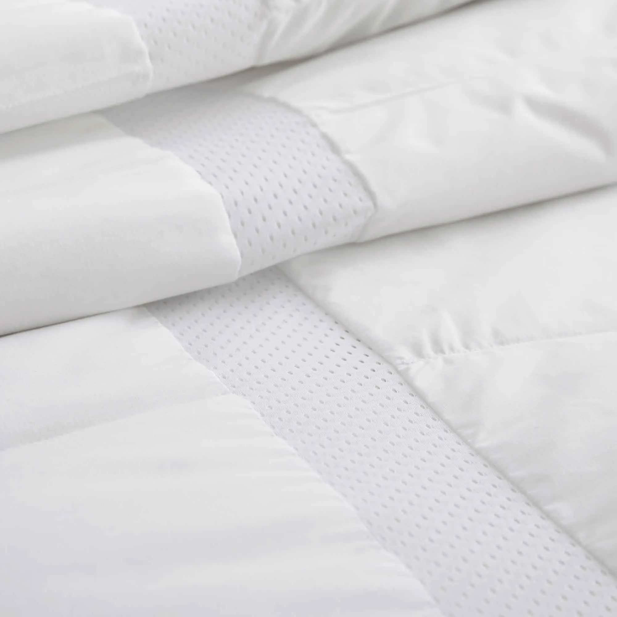 Ultra Lightweight Cooling Down Comforter for Hot Sleepers