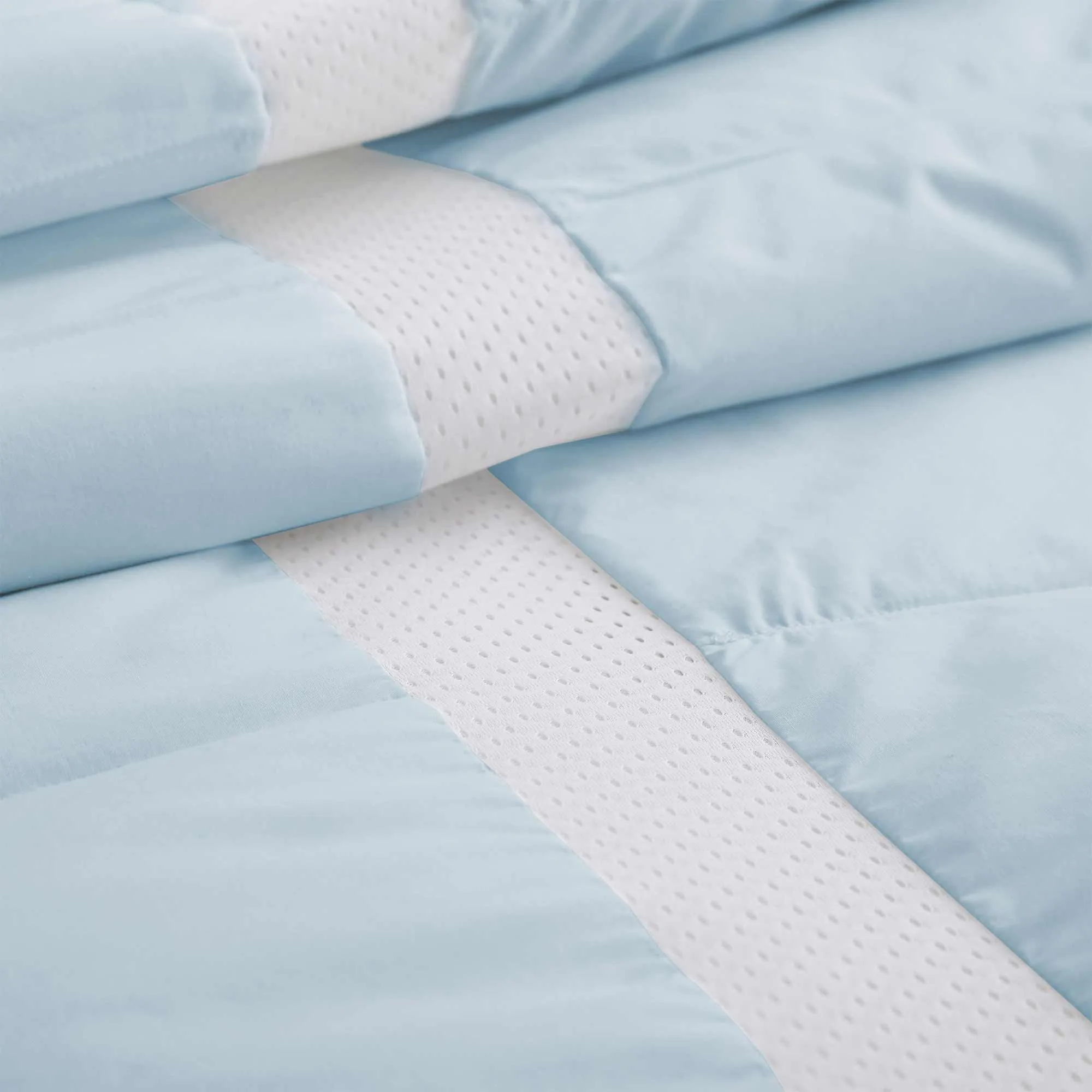 Ultra Lightweight Cooling Down Comforter for Hot Sleepers