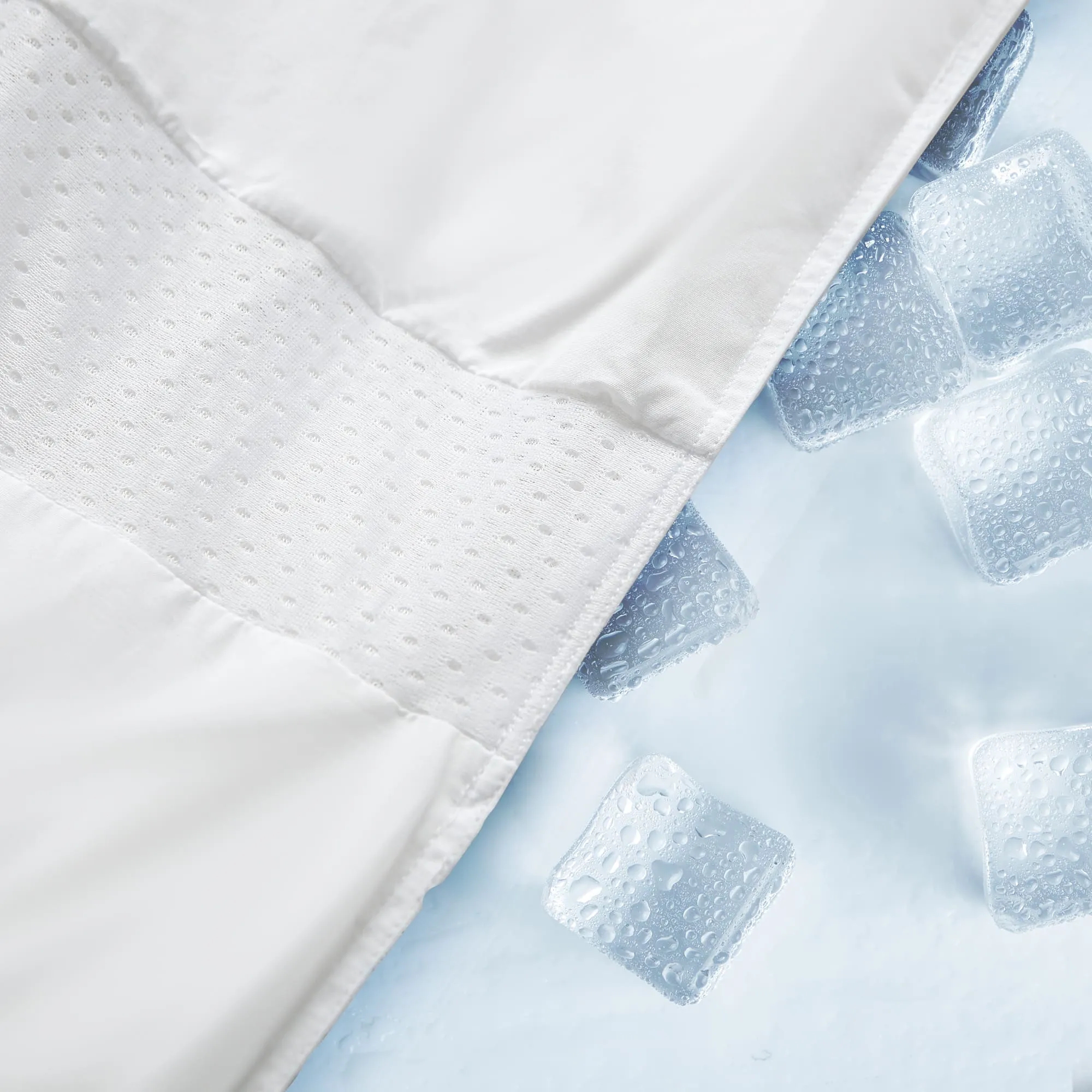 Ultra Lightweight Cooling Down Comforter for Hot Sleepers