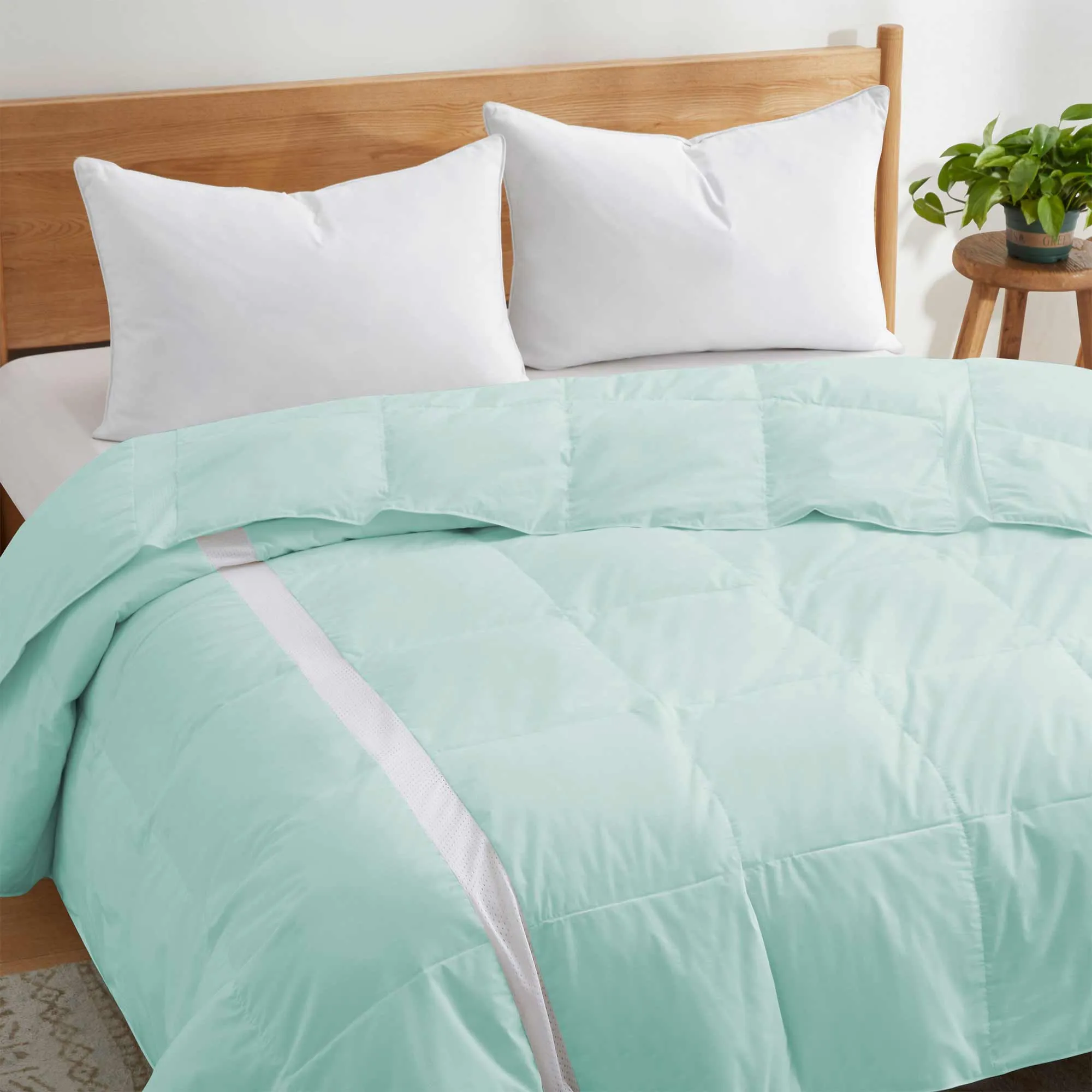 Ultra Lightweight Cooling Down Comforter for Hot Sleepers